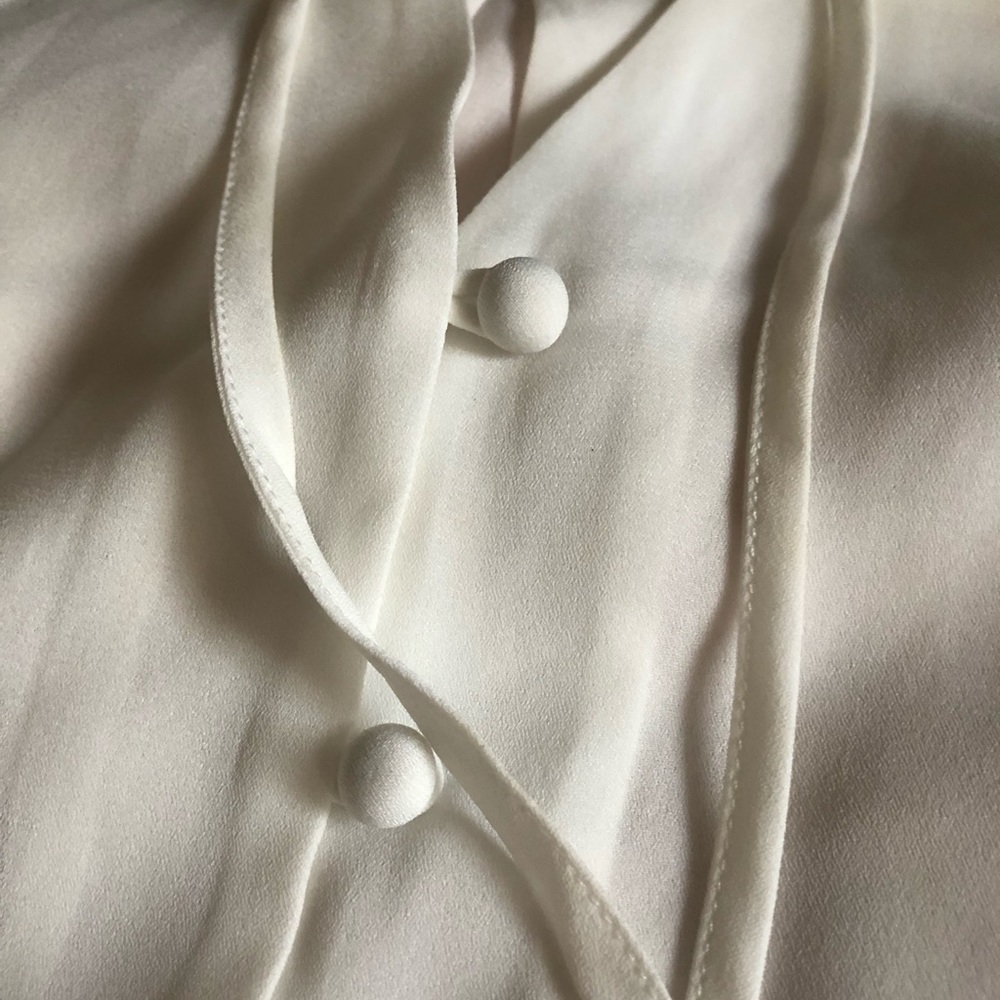 Lulu’s Button-Front Blouse 🤍 - Picture 2 of 4